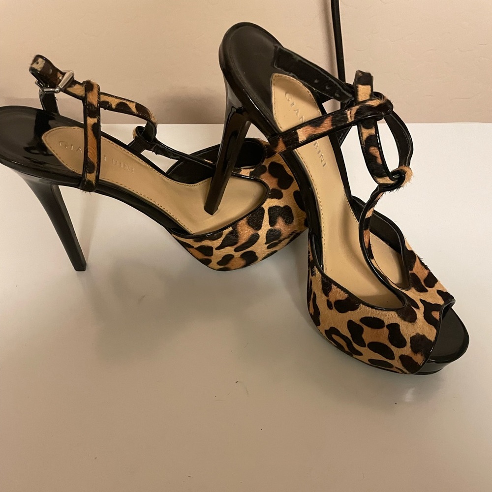 Barely worn Gianni Bini 4 inch heels